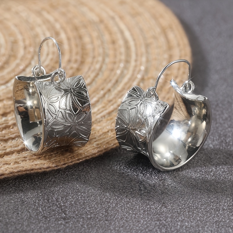 Women's Retro Hand-Carved Flower Design Hoop Earrings, Elegant Style